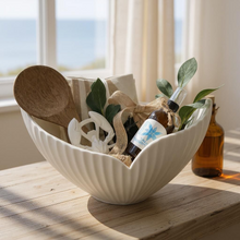 Load image into Gallery viewer, Gift Hamper Whale Fin Vase
