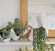 Load image into Gallery viewer, Pelican Planter White
