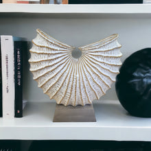 Load image into Gallery viewer, Conch Vase w/Base
